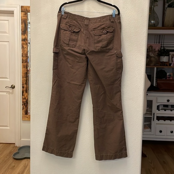 Brown Cabelas cargo pants size 12 women’s - Picture 2 of 3